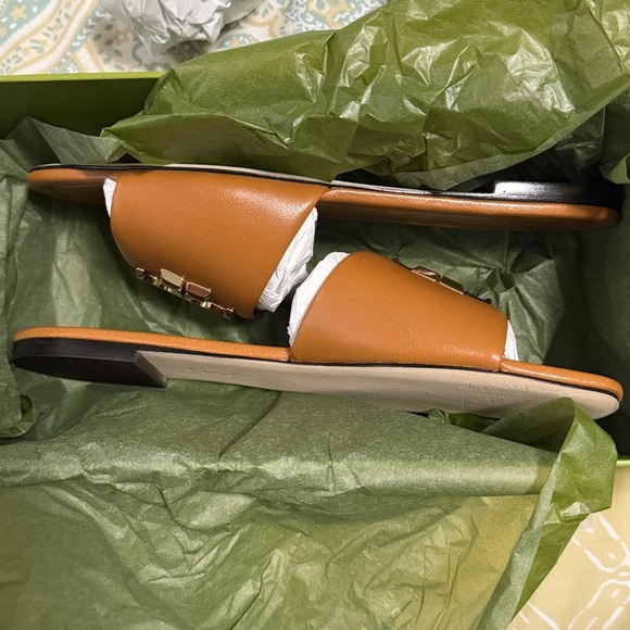 Tory Burch Tan Slides with Gold Details - Picture 7 of 7